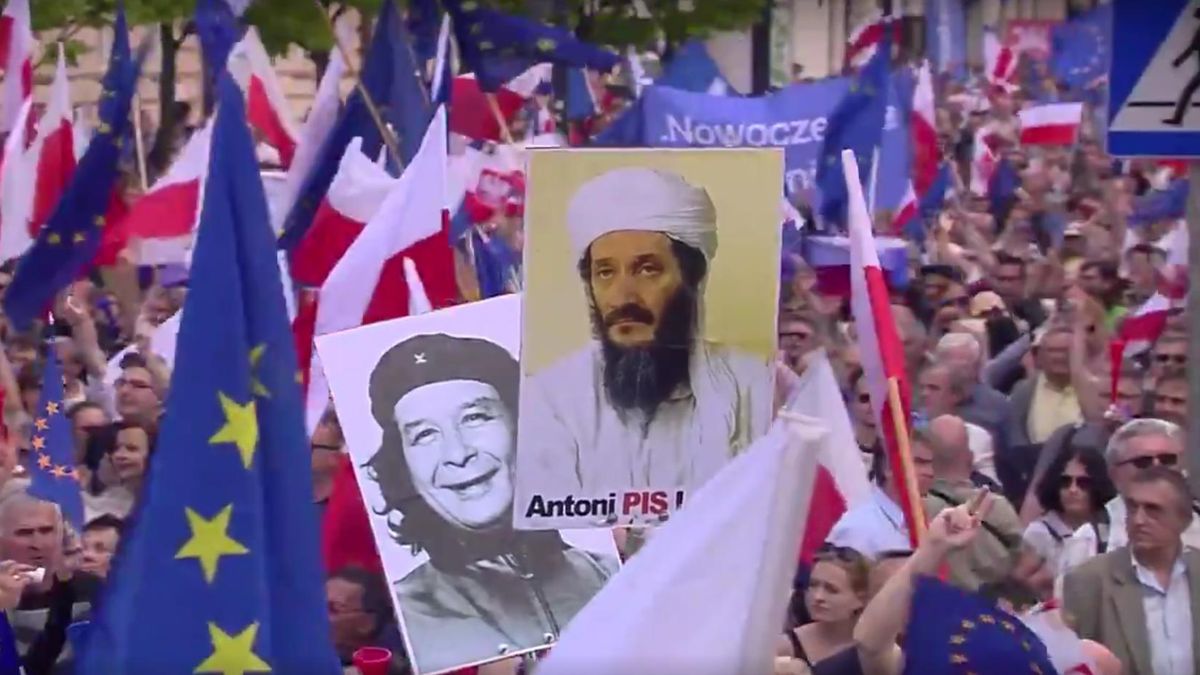 Takimi obrazkami opozycja promuje Marsz Wolności