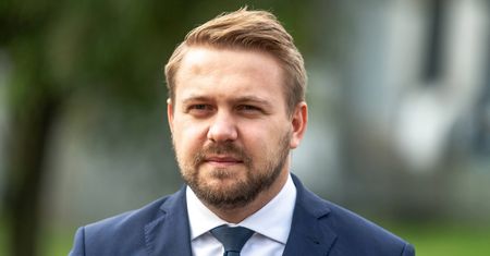 Kopalnia Turów. Kto powinien rozwiązać konflikt? Wiceminister od Ziobry wymienia jedno nazwisko