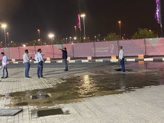 Awaria studzienek kanalizacyjnych w Katarze. Fot. Dariusz Faron