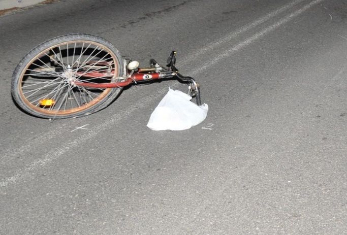 Rowerzysta wpadł wprost pod koła i zginął na miejscu
