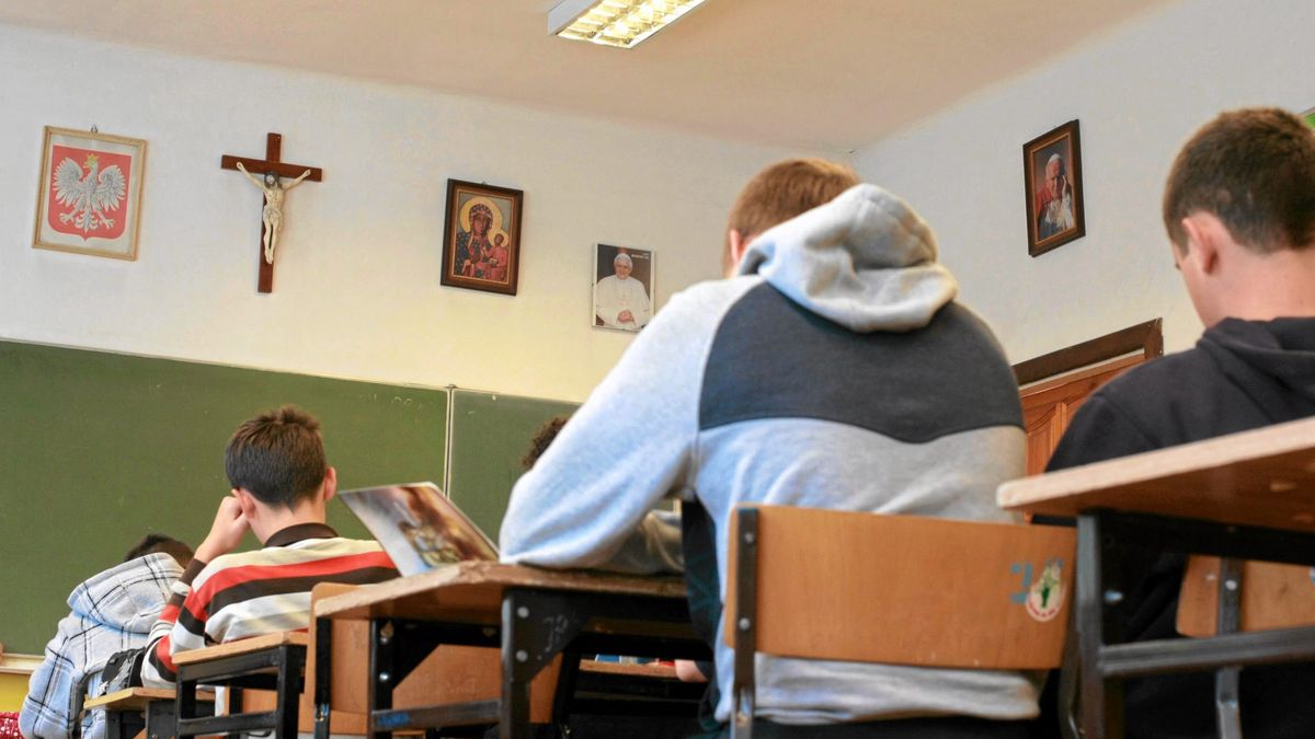 Samorządy dopłacają ponad miliard złotych rocznie do finansowania lekcji religii w szkołach. Zdjęcie ilustracyjne