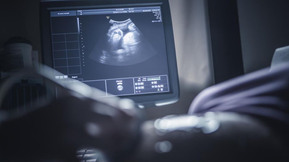 Dramatyczne zdarzenie pod Sochaczewem. 7-letnie dziecko połknęło igłę i trafiło do szpitala