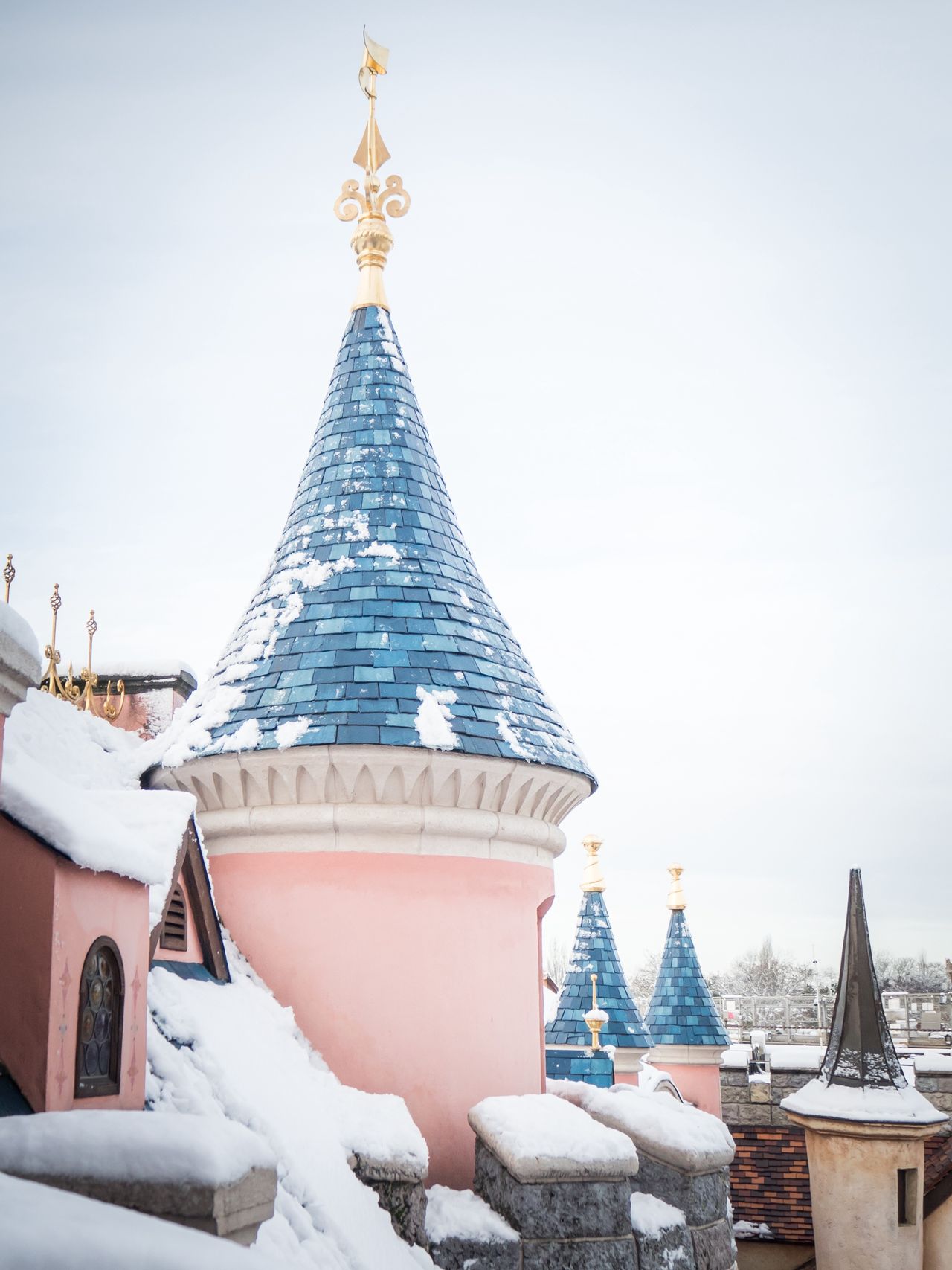 Disneyland można także odwiedzić zimą