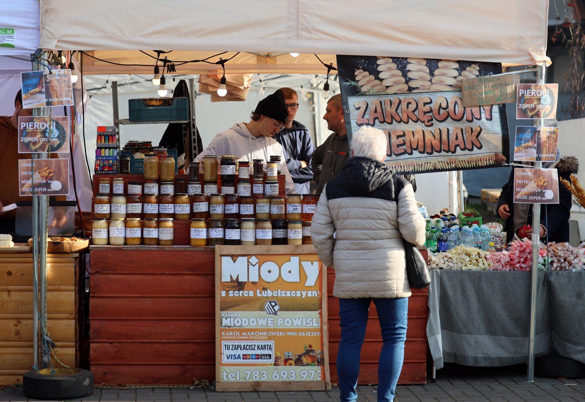 Co można zjeść przy cmentarzu na Majdanku?