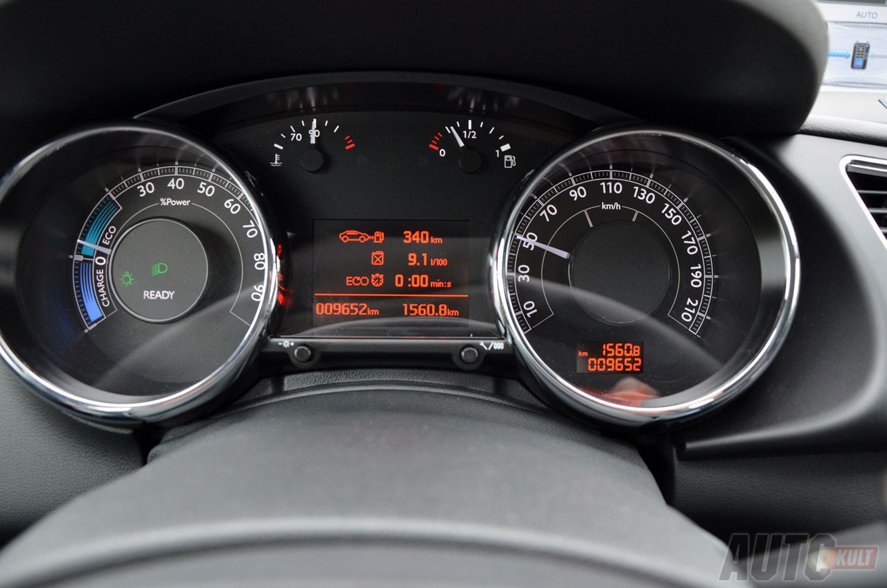 Takie spalanie przy stałej prędkości 50 km/h? Tylko wtedy, gdy silnik wysokoprężny musi jednocześnie napędzać auto i ładować akumulator (patrz po prawej).