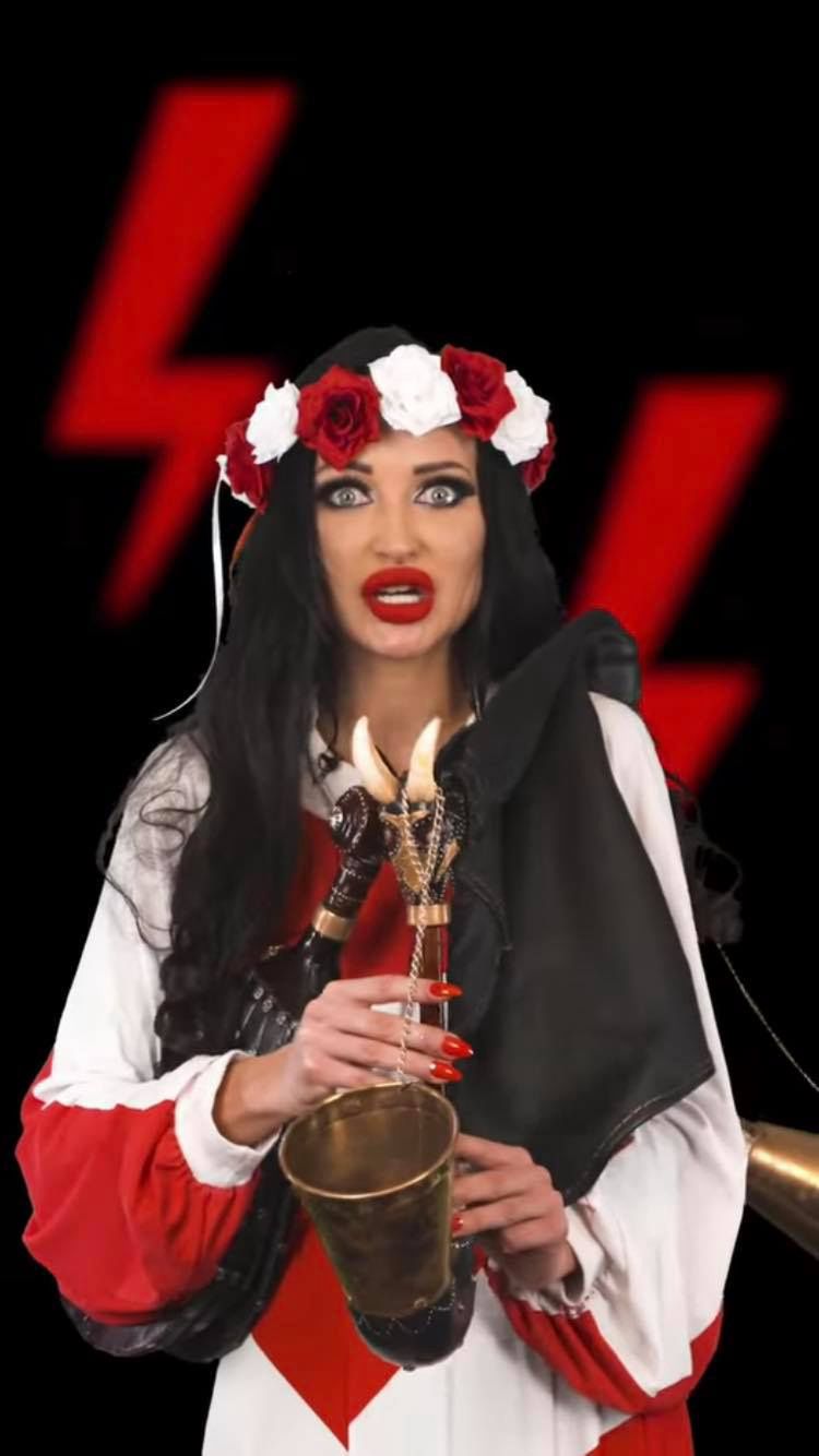 Małgorzata Godlewska śpiewa hymn na Święto Niepodległości