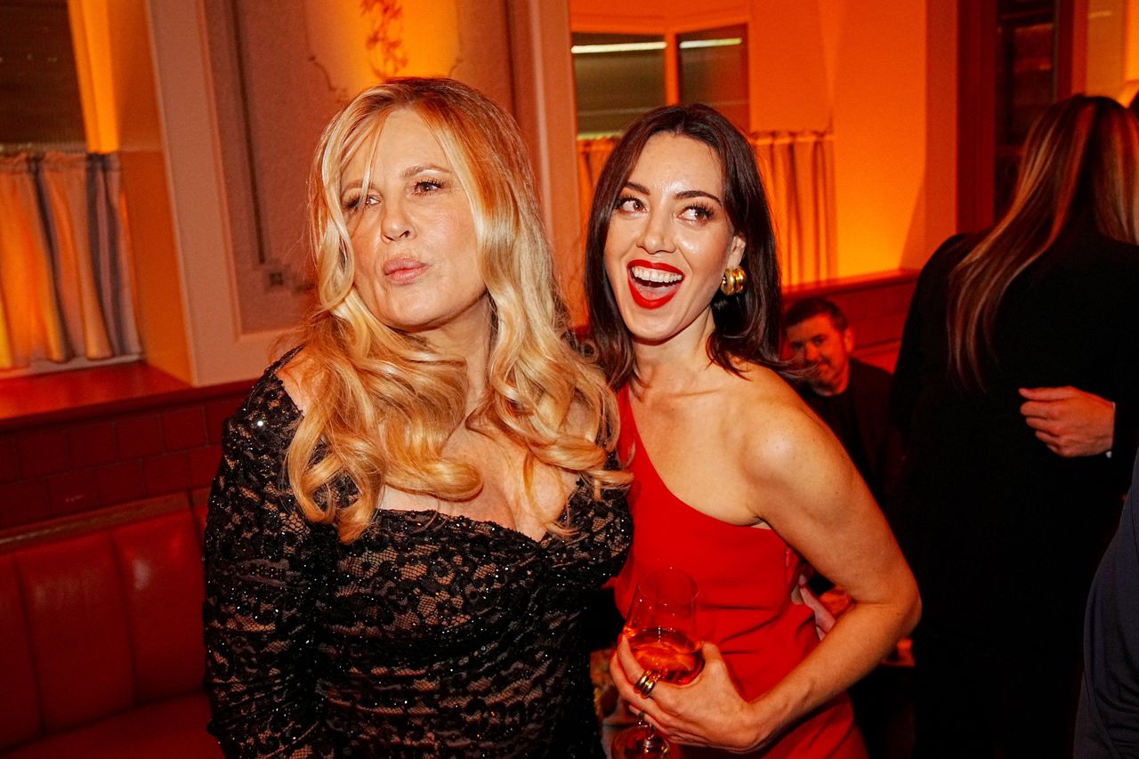 Jennifer Coolidge z Aubrey Plaza