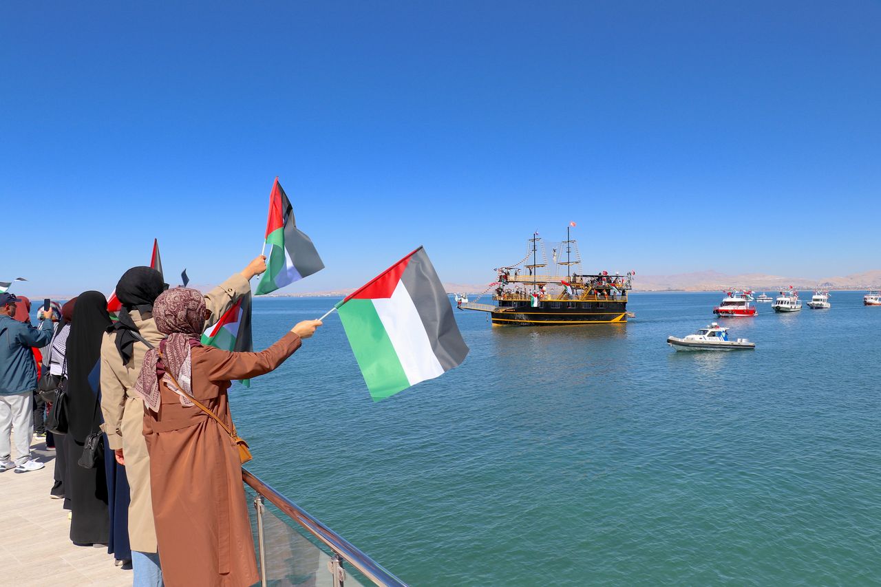 9 statków przechwyconych. 150 osób zatrzymanych. Płynęli do Gazy