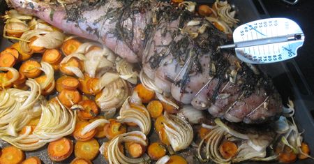Surowy udziec z jagnięciny australijskiej z kością (samo mięso)