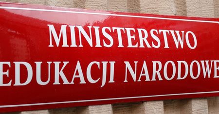 Nowelizacja rozporządzenia MEN. Uczniowie sami odbiorą świadectwa