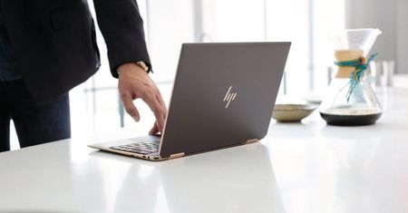 Nowy HP Spectre x360 zadba o prywatność. Koniec z zaklejaniem kamerki plastrem