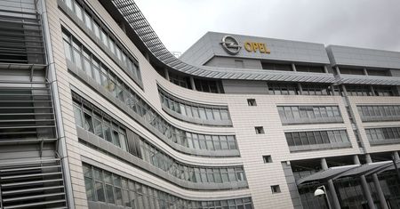 Polscy pracownicy Opla wyrzuceni z hotelu w Niemczech. Obsługa spakowała ich rzeczy do worków na śmieci