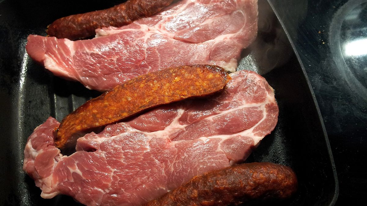 Surowe steki z karkówki wołowej bez kości (samo mięso)