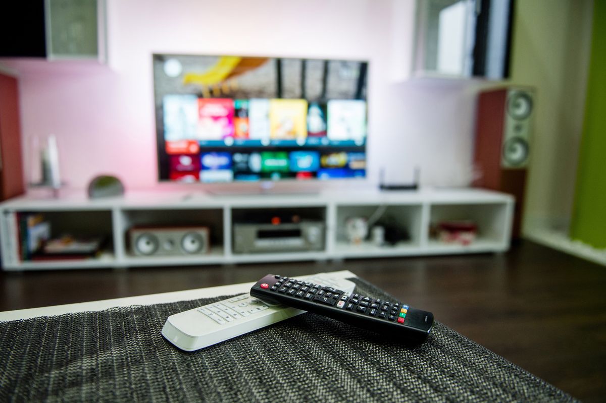 Jak oglądać telewizję z telefonu na telewizorze za darmo?