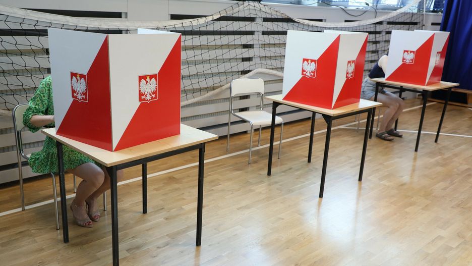 Wybory do Parlamentu Europejskiego 2024 - komisje wyborcze
Fot. Dawid Wolski/East News, Warszawa, 09.06.2024.  Wybory do Parlamentu Europejskiego. Glosowanie w lokalu wyborczym przy ul. Spartanskiej.
Dawid Wolski