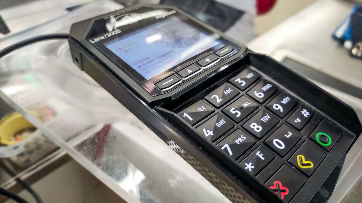 Klienci w całej Polsce zgłaszają problemy z płatnością kartą