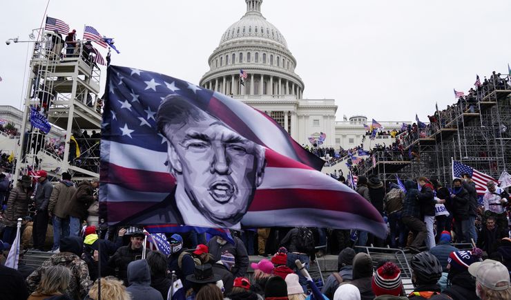 Protest zwolenników Donalda Trumpa na Kapitolu