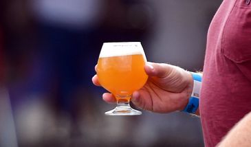 Belgia. Właściciel baru skazany za nalanie piwa