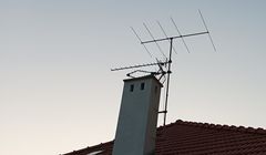 Emisja naziemna w Polsce zbyt droga? Nadawca z MUX-1 szykuje pozew