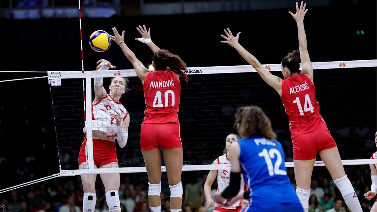 Materiały prasowe / VolleyballWorld / Mecz Serbia - Polska w LNK 2025