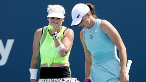 Specjalistka od rywalizacji w deblu i ekstrawaganckich strojów. Za grę w kapeluszu otrzymała grzywnę