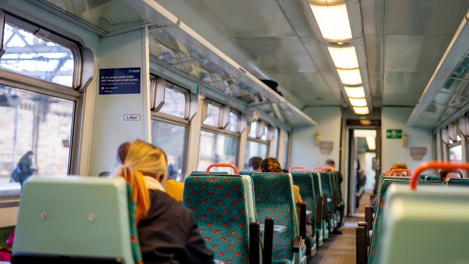 Turyści potrafią zostawiać w pociągach rozmaite przedmioty 