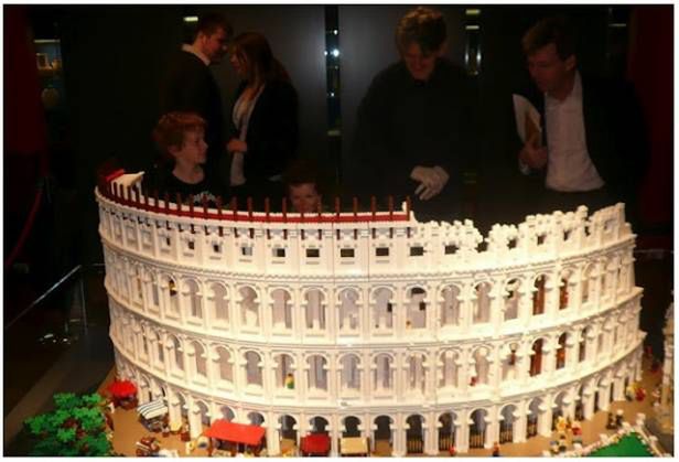 Wspaniałe Koloseum z 200 tys. klocków Lego. Kto pobije kolejny rekord? 11