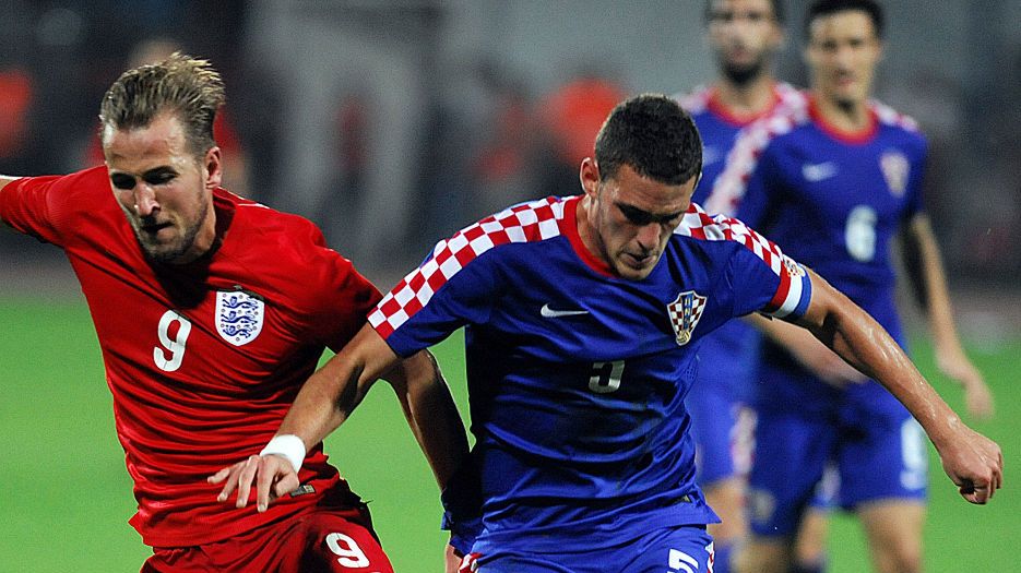 Getty Images / Stringer / EuroFootball / Na zdjęciu: Harry Kane (z lewej) i Niko Datković (z prawej)