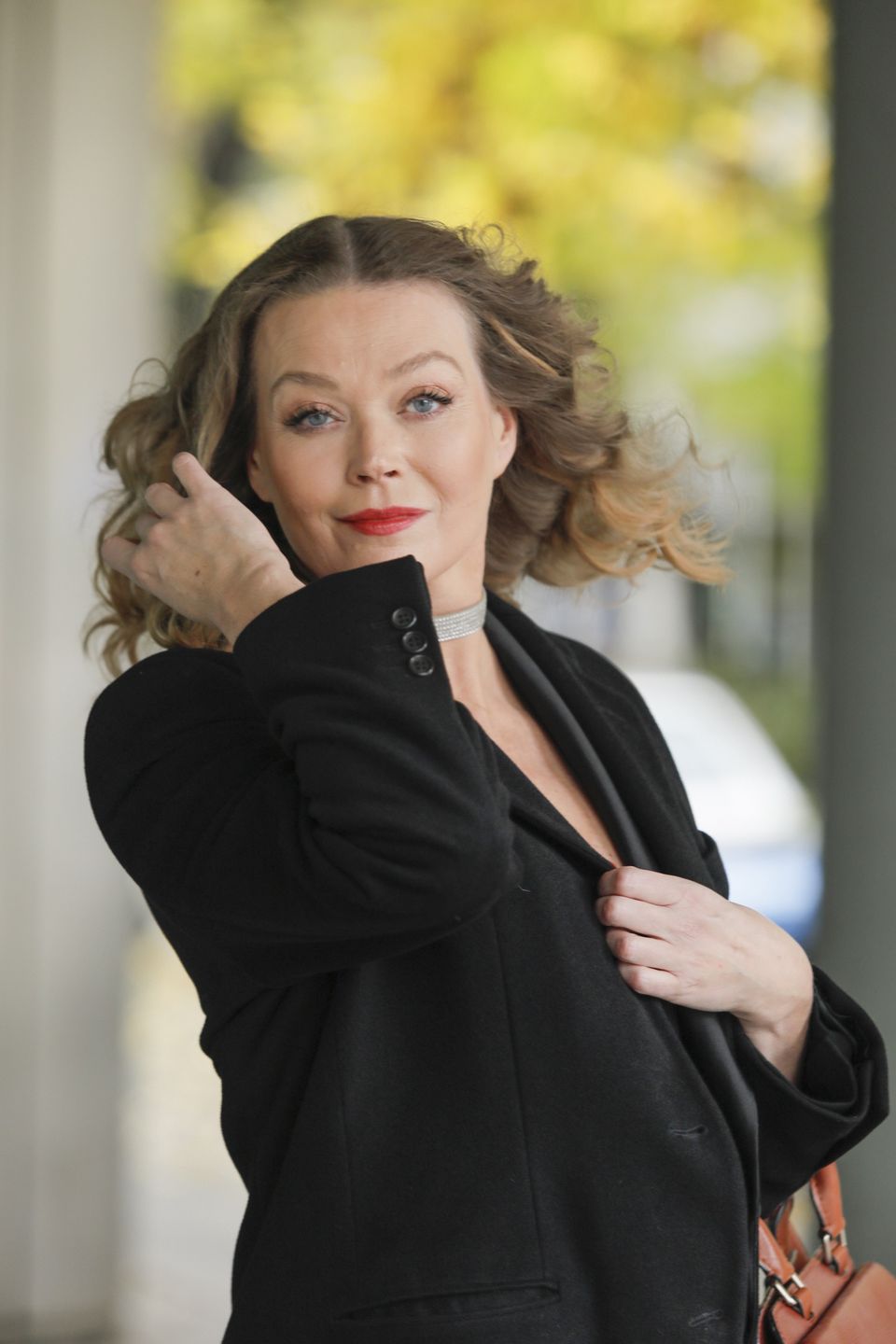 Tamara Arciuch ćwiczy na macie. Tak promuje swój recital