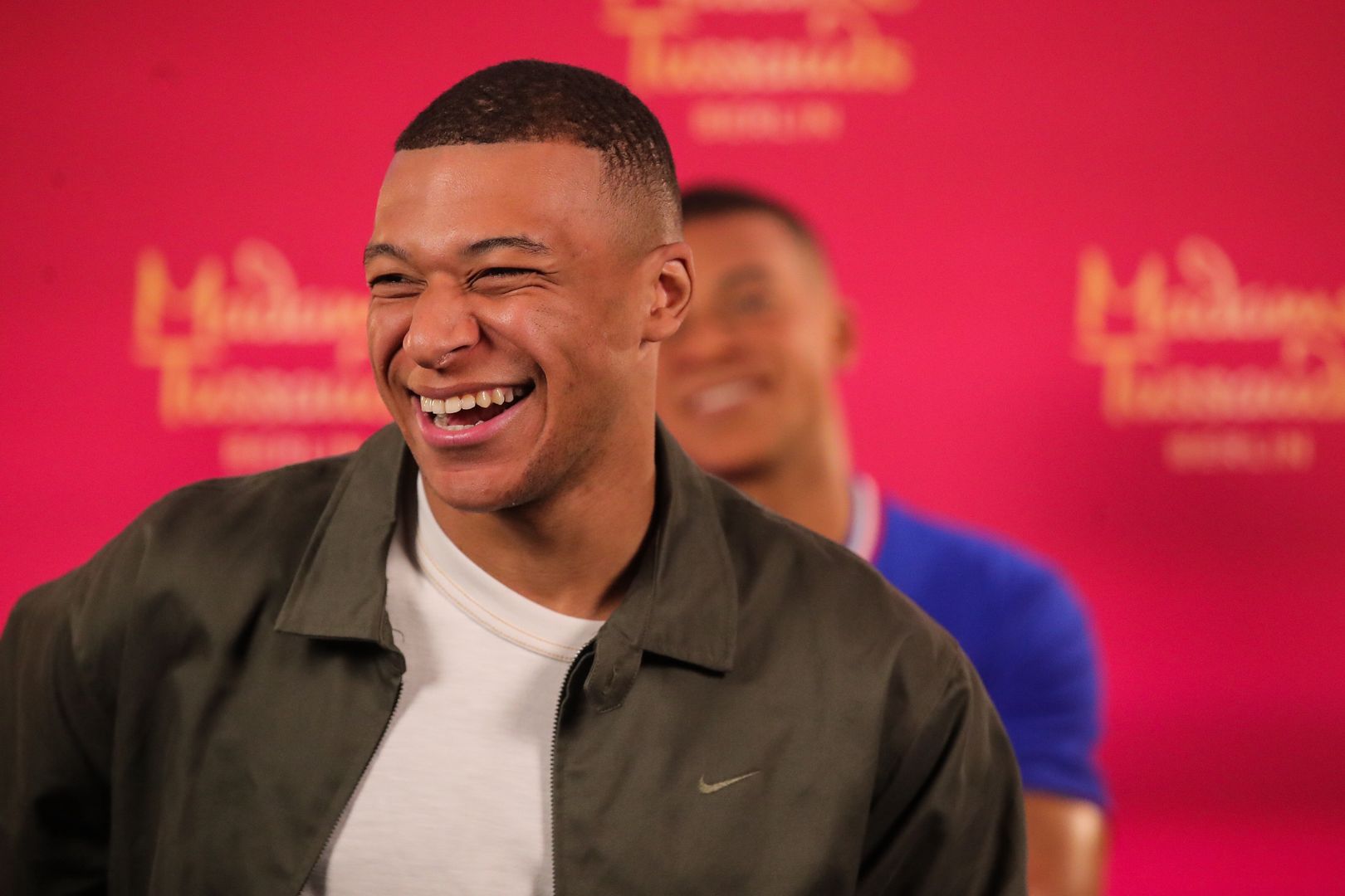 French soccer player Kylian Mbappe (L) poses with his Madame Tussauds wax figure during the unveiling in Paris, France, 16 May 2024. The Madame Tussauds museum will move the Mappe wax figure to it's Berlin, Germany, location at a later date. EPA/Teresa Suarez Dostawca: PAP/EPA.