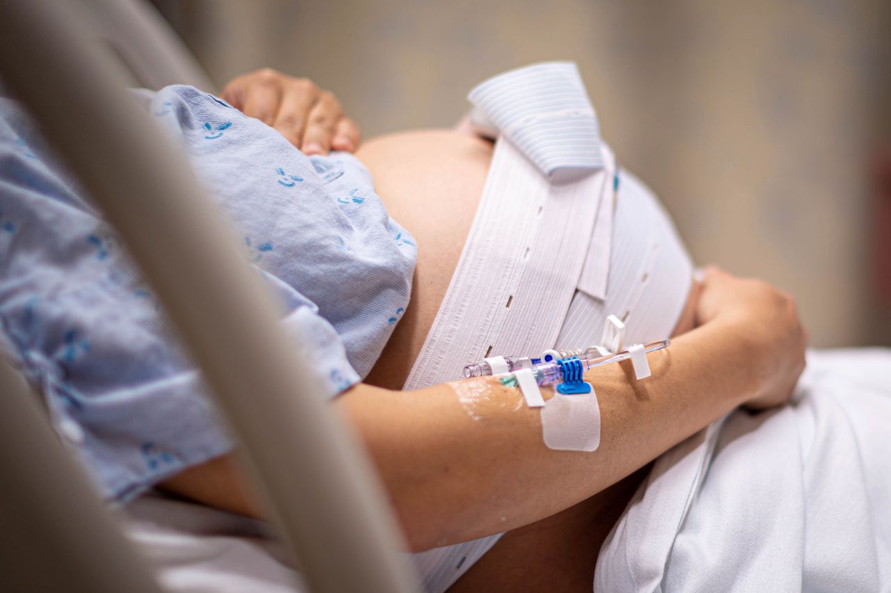 Małe porodówki znikną? MZ szykuje kolejne zmiany