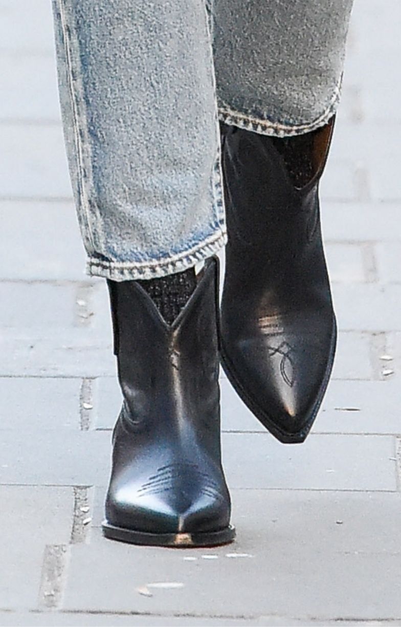 Agnieszka Woźniak-Starak spaceruje po Warszawie z torebką za 18 tysięcy