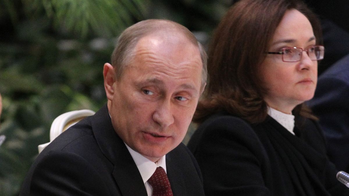 Władimir Putin i szefowa banku centralnego Rosji Elvira Nabiullina