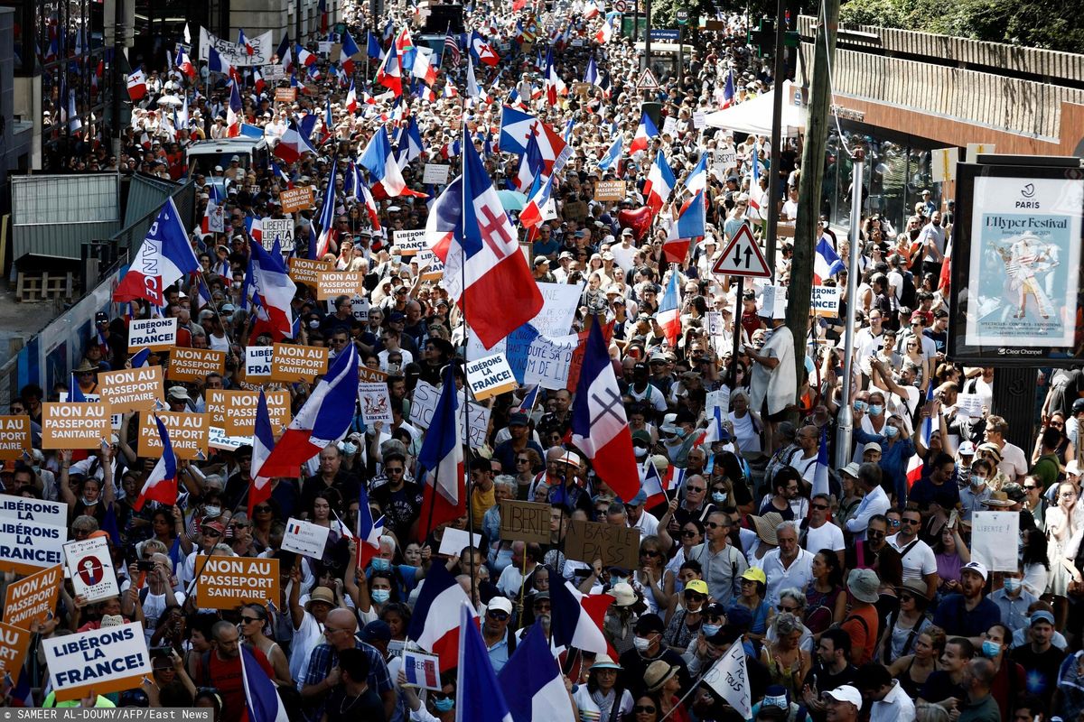 Protesty przeciw paszportom sanitarnym trwają we Francji już od kilku tygodni