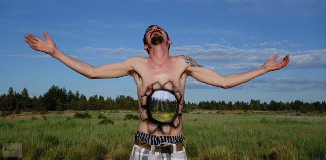 Fotografie krajobrazów na ludzkich ciałach 15