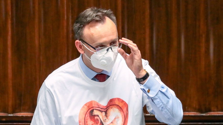 Rzecznik Praw Dziecka nazwał szczepienia dzieci na COVID-19 eksperymentem. Miesiąc temu wydawało się, że je popiera