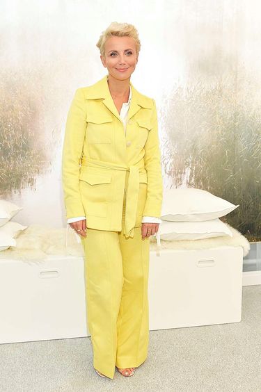 Kasia Zielińska w żółtym garniturze