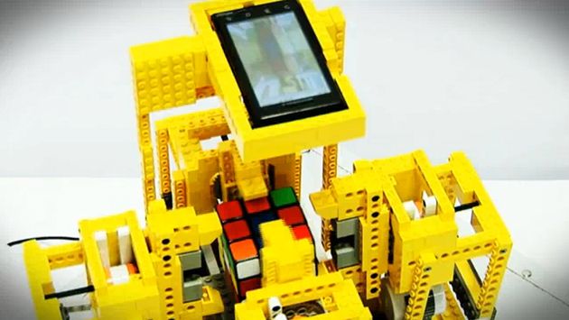 Kolejny robot próbuje pobić człowieka w układaniu kostki Rubika
