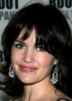 Carla Gugino adwokatem Hanka Moody'ego