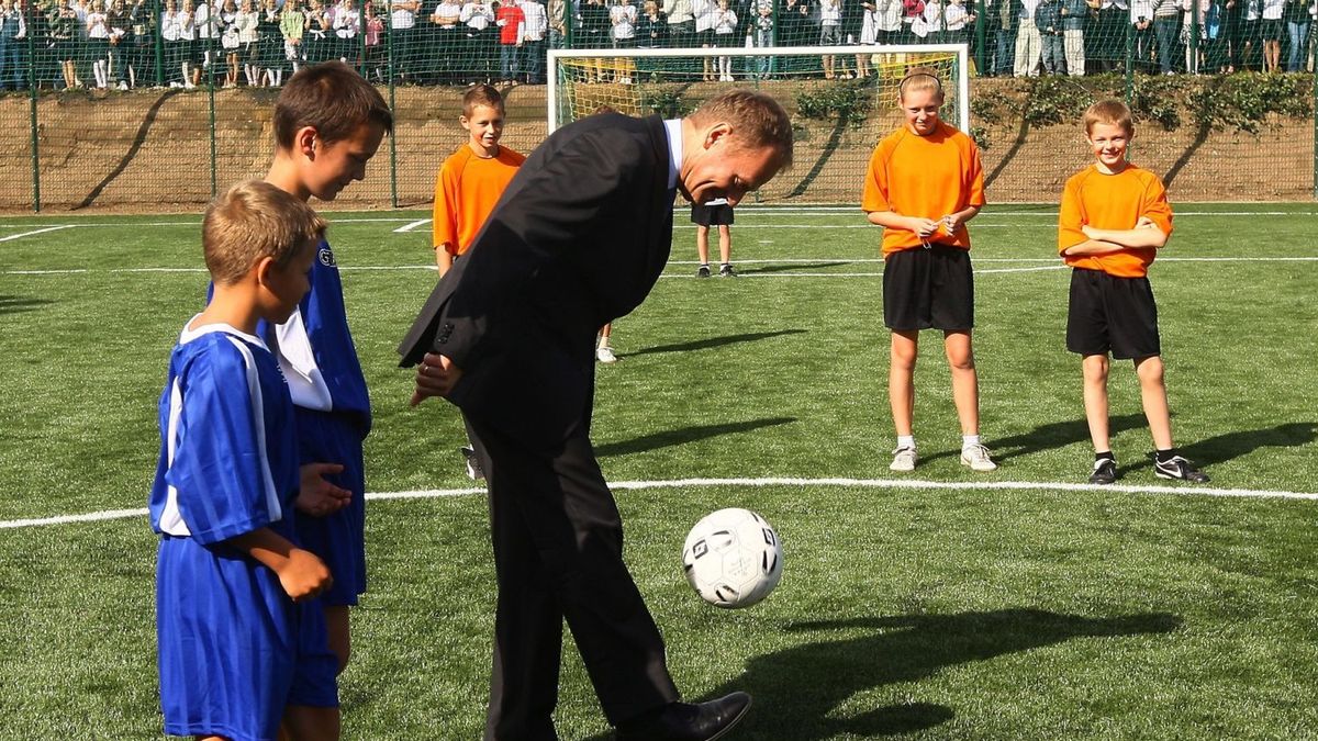 Donald Tusk na otwarciu jednego z Orlików