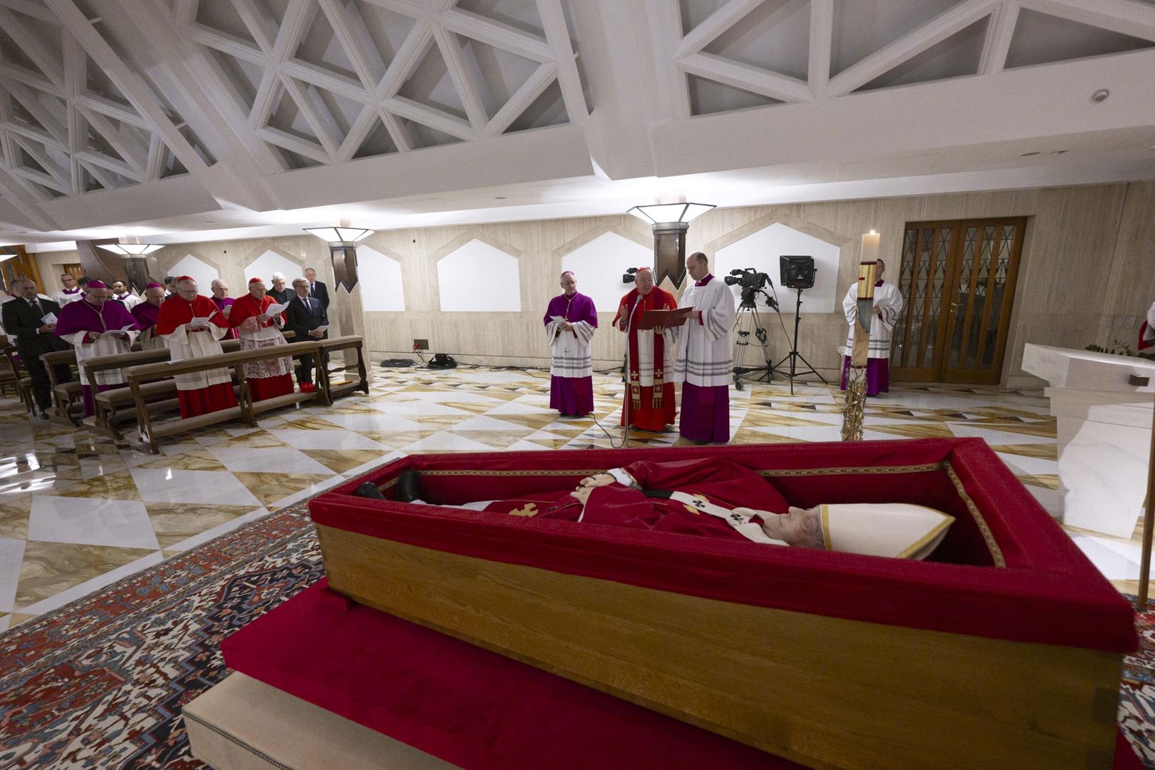 Kardynałowie żegnają papieża Franciszka