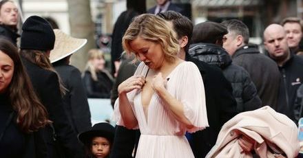"Glee": Kate Hudson o krok od wpadki. Ten dekolt był ryzykowny