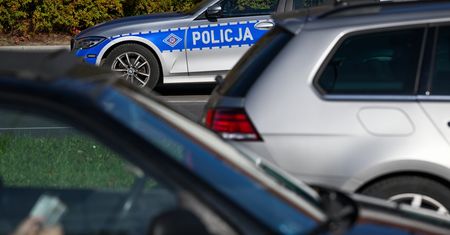 Betoniarka wjechała w trzy auta. Zmiażdżyła mężczyźnie nogę