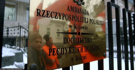 Biznes na wizach dla Ukraińców. Przetarg wart 170 mln zł i kontrowersyjny list