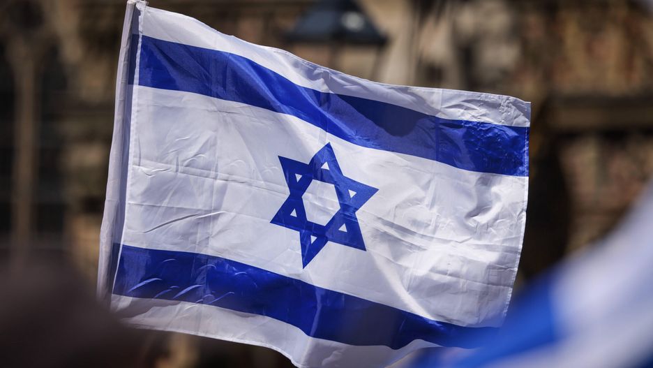 Rally for Israel's Independence Day in Bremen
14 May 2024, Bremen: An Israeli flag flies at a rally organized by the German-Israeli Society Bremen/Lower Weser on the market square in Bremen to mark the Independence Day of the State of Israel. Several hundred people accepted the invitation to commemorate the founding of the State of Israel 76 years ago. Photo: Focke Strangmann/dpa 
Dostawca: PAP/DPA
Focke Strangmann
---