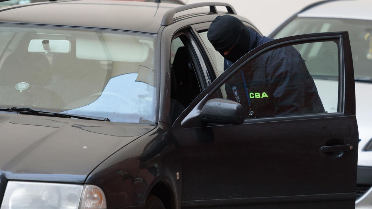 Szereg dziwnych przelewów mieli odkryć pracownicy CBA