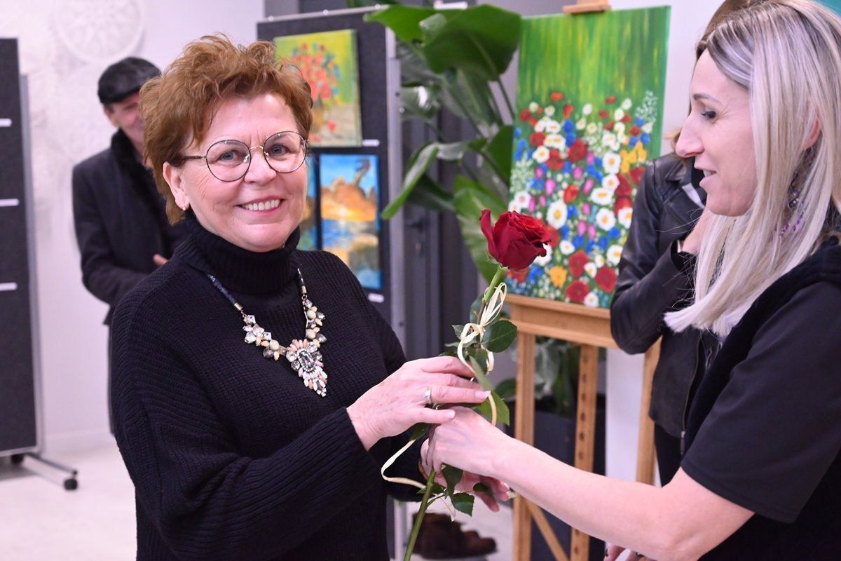 Każdy z uczestników warsztatów otrzymał różę