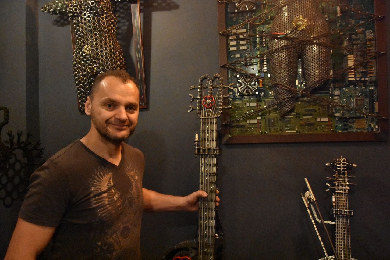 Piekary Śląskie: Ze złomu robi arcydzieła. Górnik z Piekar ożywia metal. Ajza Galeria otwiera się już w sobotę