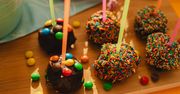 Jak zrobić cake pops? Przepis na błyskawiczny deser
