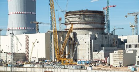 Budowa elektrowni atomowej w Polsce. "Jest wiele niewiadomych. Musi być zapewniony zbyt energii po stałej cenie"
